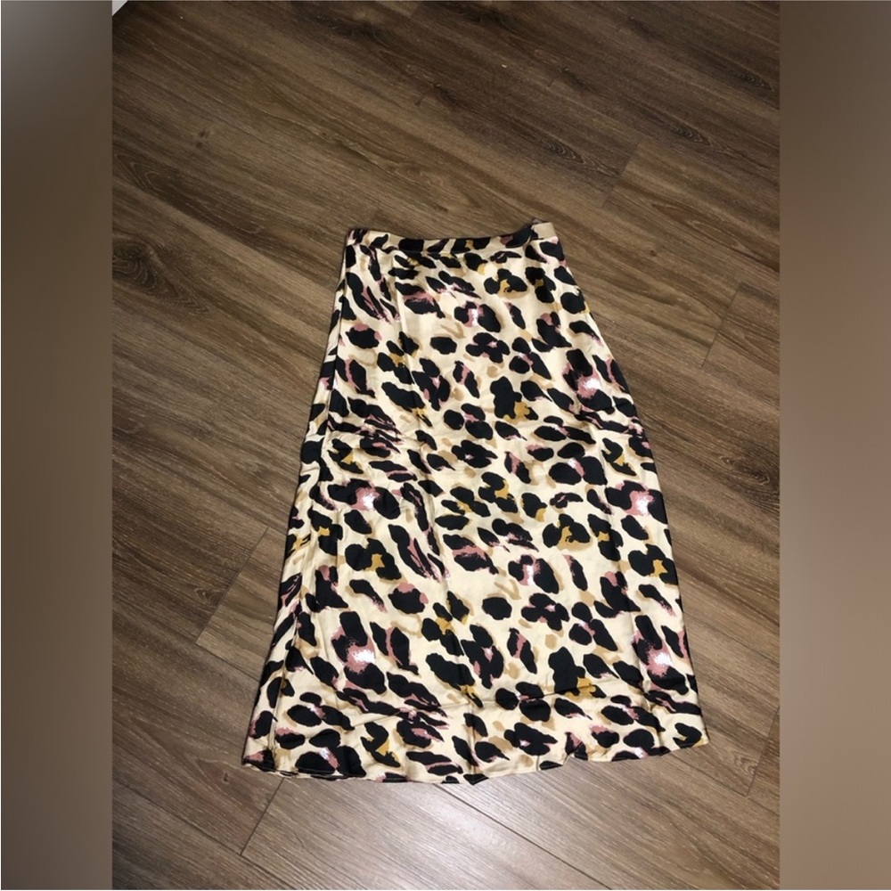 NWT Jardin Boutique Leopard Cheetah Silky Skirt